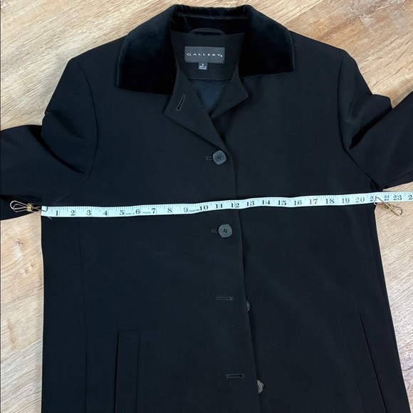 Gallery Long Lined Black Coat Velvet Collar Button Up Size 6 - Picture 11 of 11